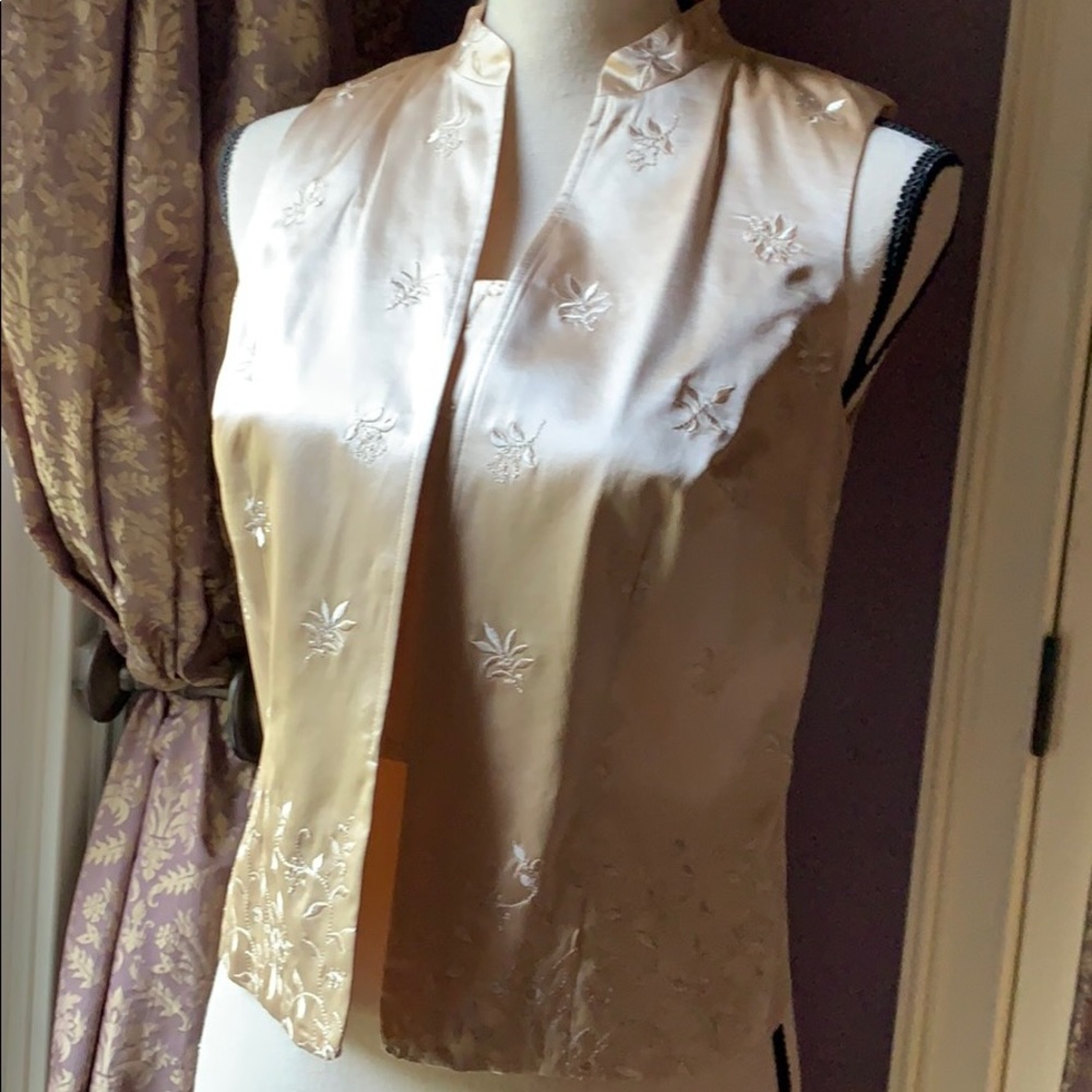 So old it’s almost vintage!!!! Perfect condition!!